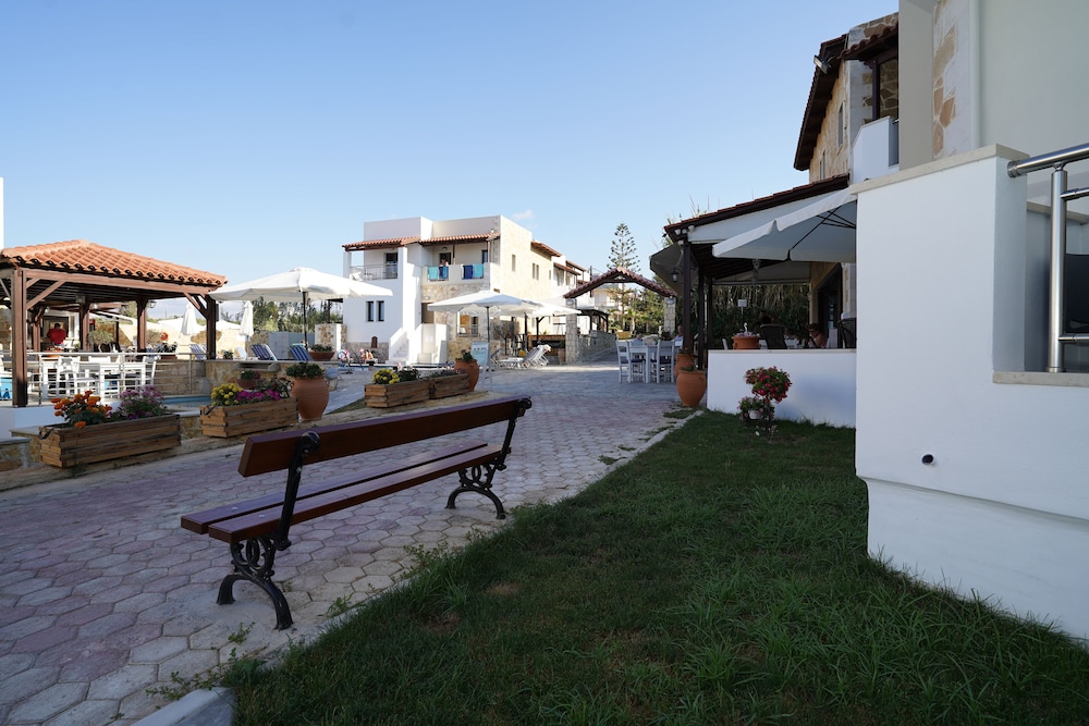 Ledra Maleme Hotel — Hotel building in Platanias