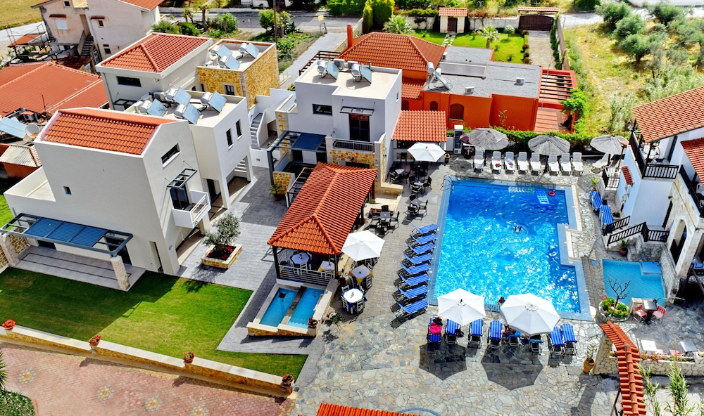 Ledra Maleme Hotel — Swimming pool in Platanias