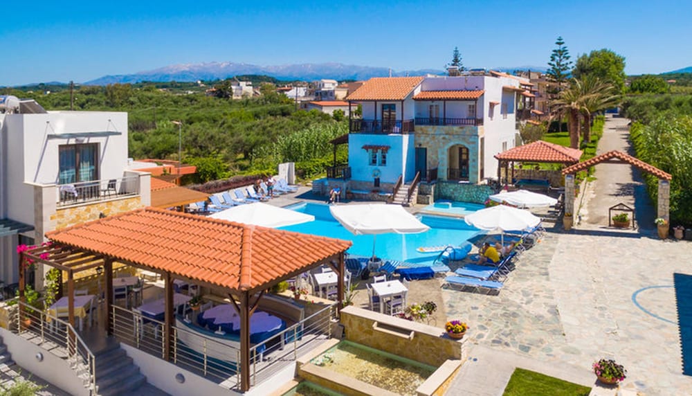 Ledra Maleme Hotel — Swimming pool in Platanias