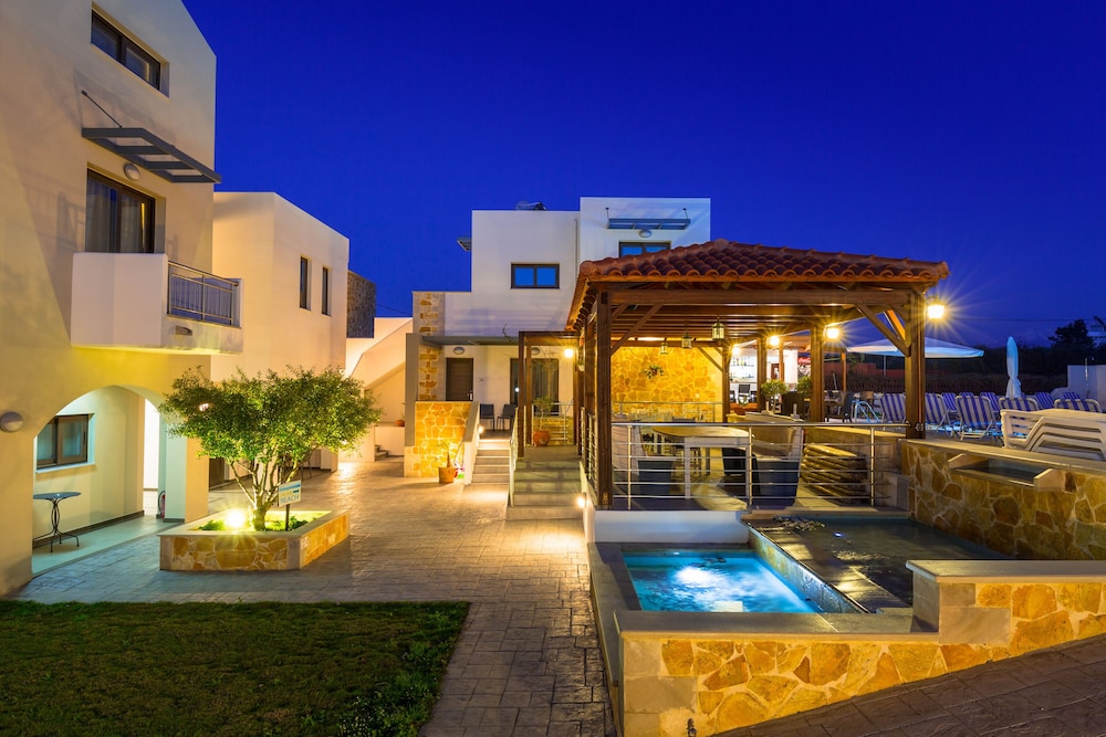 Ledra Maleme Hotel — Hotel building in Platanias
