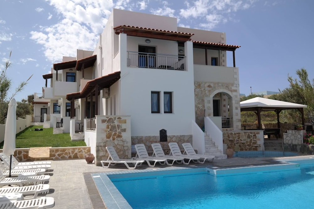 Ledra Maleme Hotel — Hotel building in Platanias