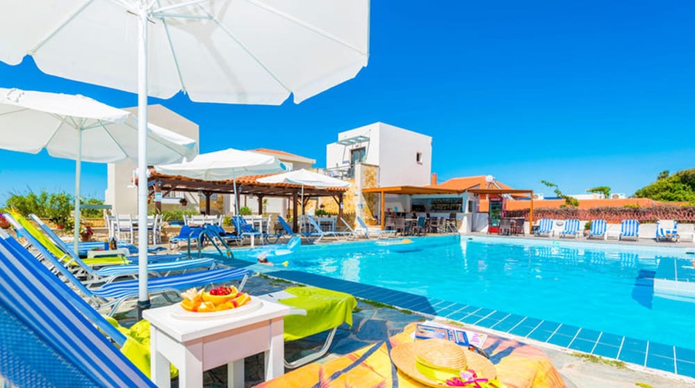 Ledra Maleme Hotel — Swimming pool in Platanias