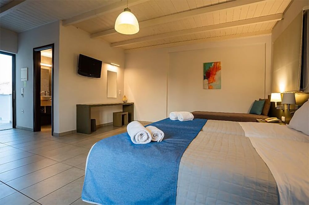 Ledra Maleme Hotel — Hotel rooms in Platanias