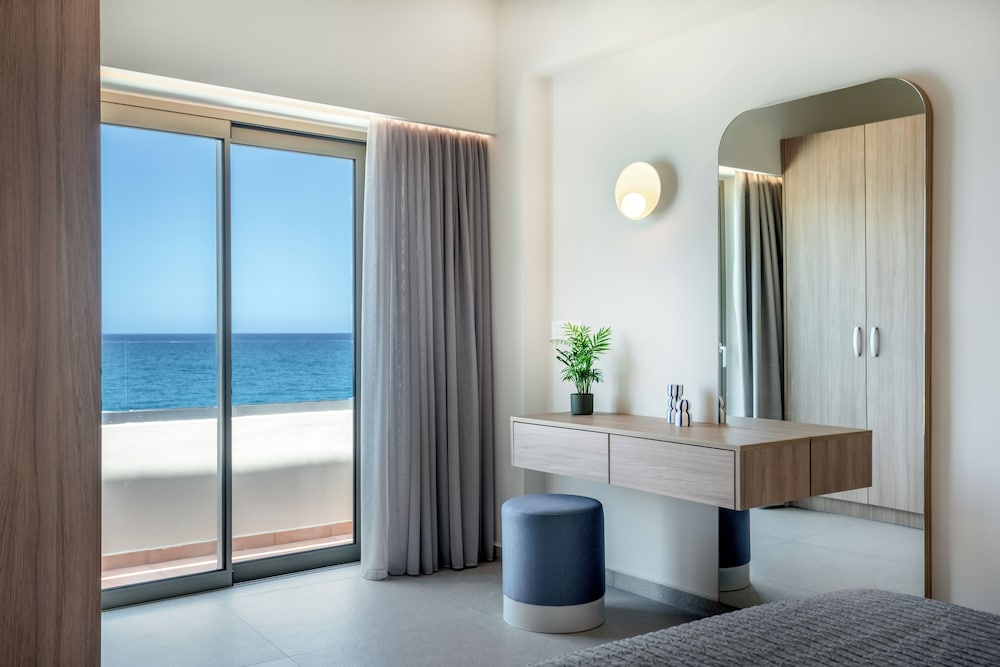Blue Dome Hotel — Hotel rooms in Platanias