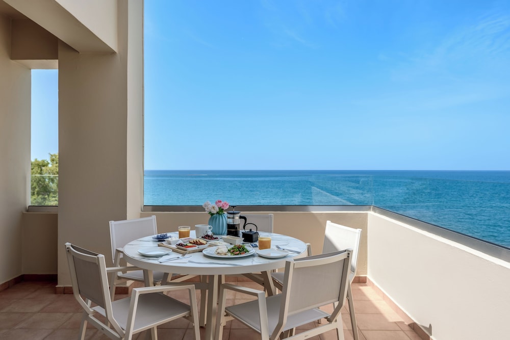 Blue Dome Hotel — Restaurant & bars in Platanias