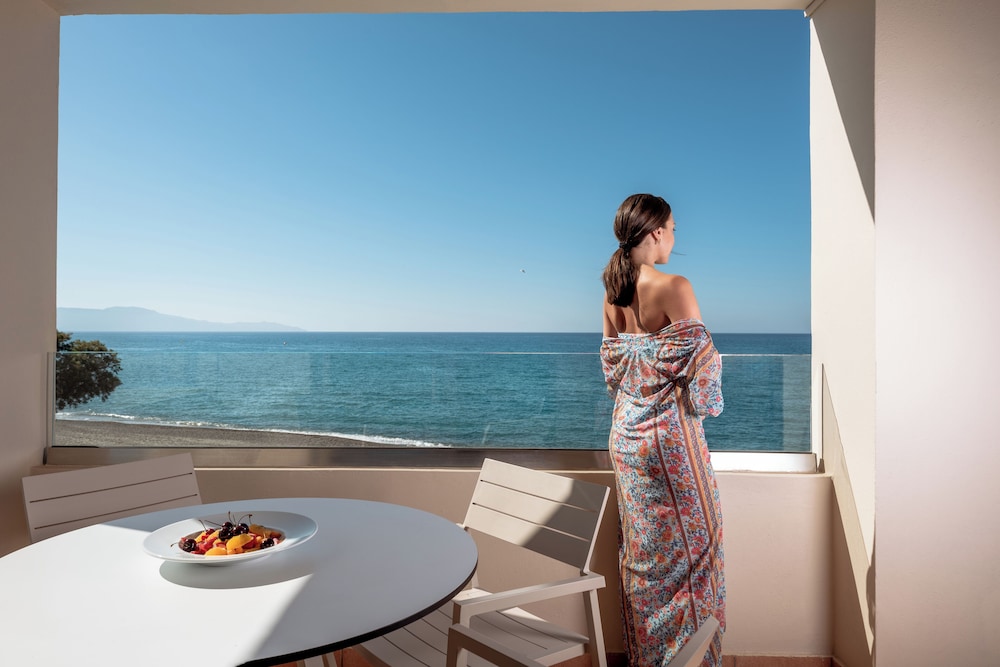 Blue Dome Hotel — Hotel rooms in Platanias