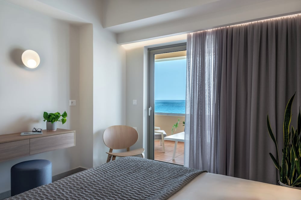 Blue Dome Hotel — Hotel rooms in Platanias