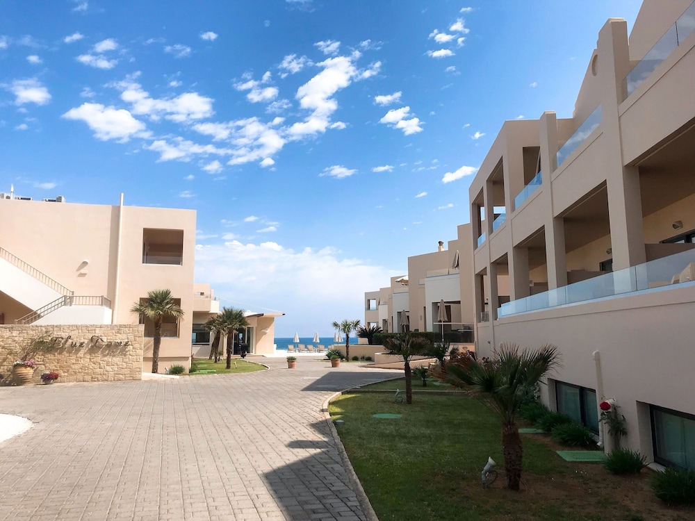 Blue Dome Hotel — Hotel building in Platanias