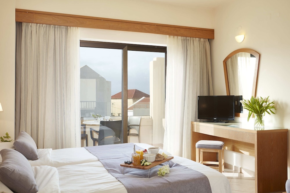 Blue Dome Hotel — Hotel rooms in Platanias