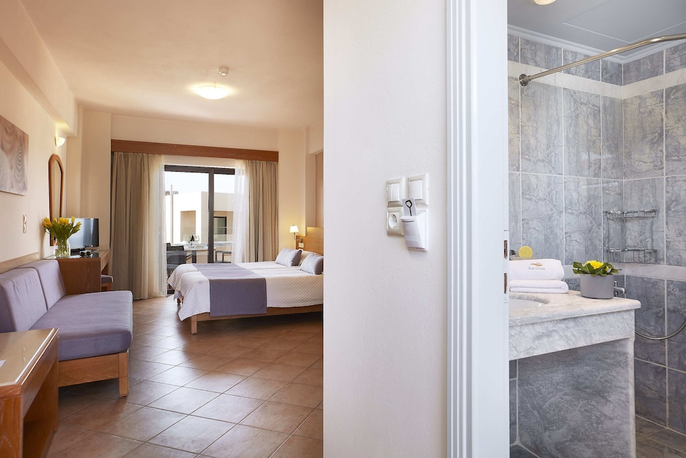 Blue Dome Hotel — Hotel rooms in Platanias