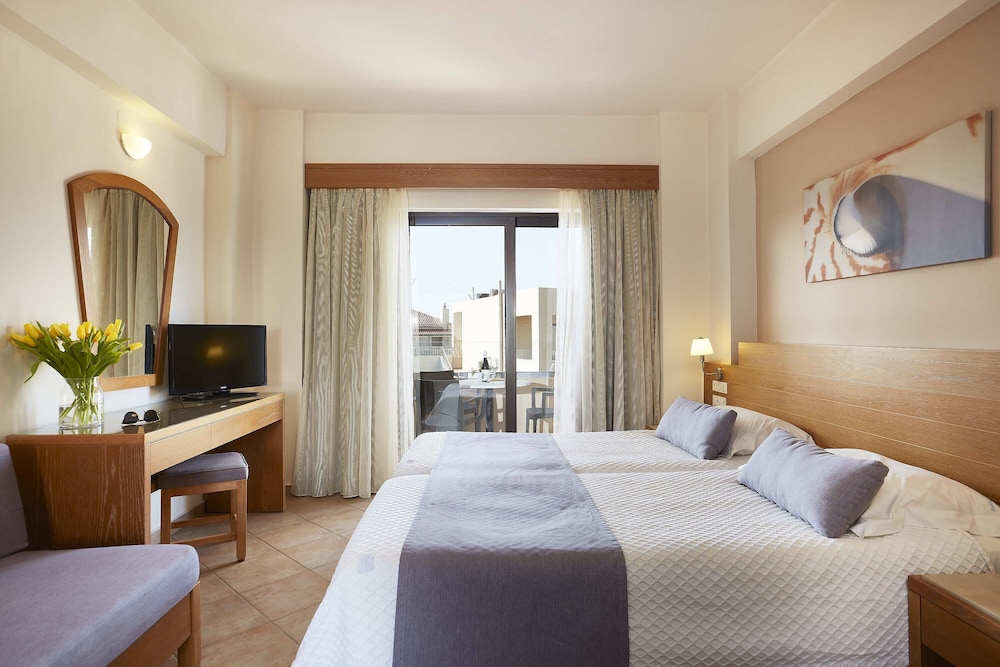 Blue Dome Hotel — Hotel rooms in Platanias