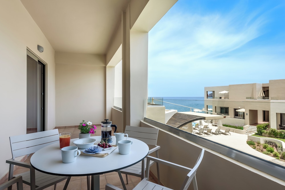 Blue Dome Hotel — Hotel rooms in Platanias