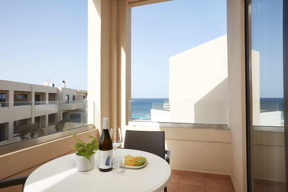 Blue Dome Hotel — Hotel rooms in Platanias
