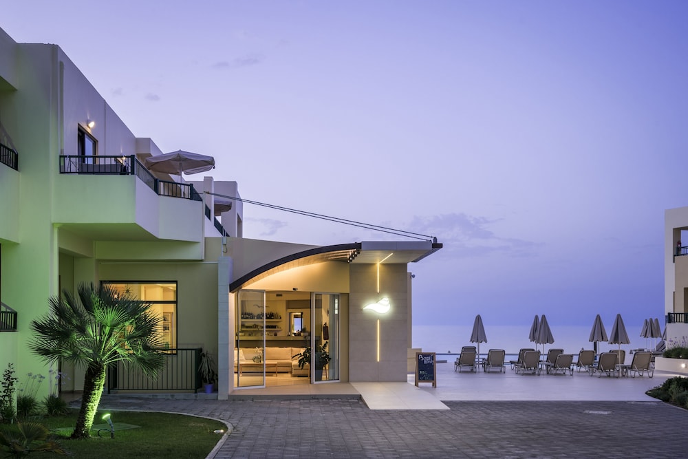 Blue Dome Hotel — Hotel building in Platanias