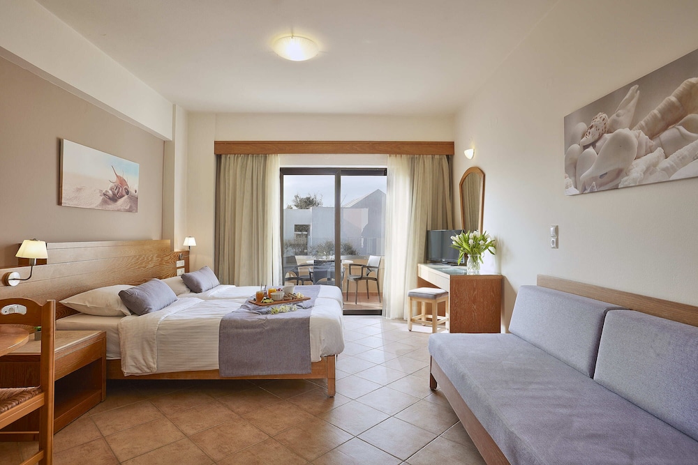 Blue Dome Hotel — Hotel rooms in Platanias