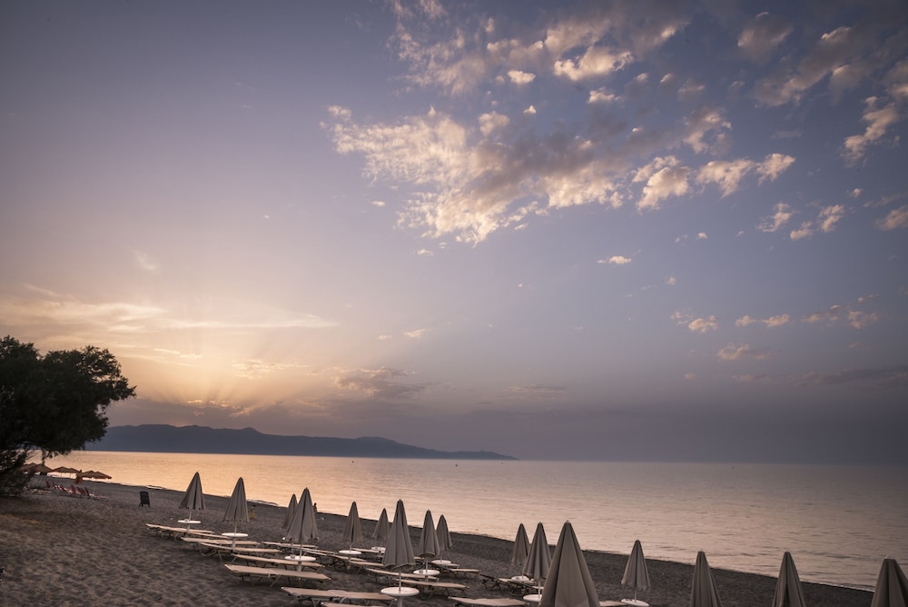 Blue Dome Hotel — Beach in Platanias