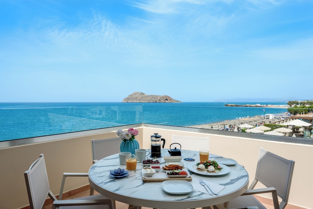 Blue Dome Hotel — Hotel rooms in Platanias