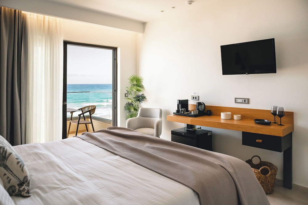 Batis Aero Beachfront Wellbeing Hotel — Hotel rooms in Rethymnon