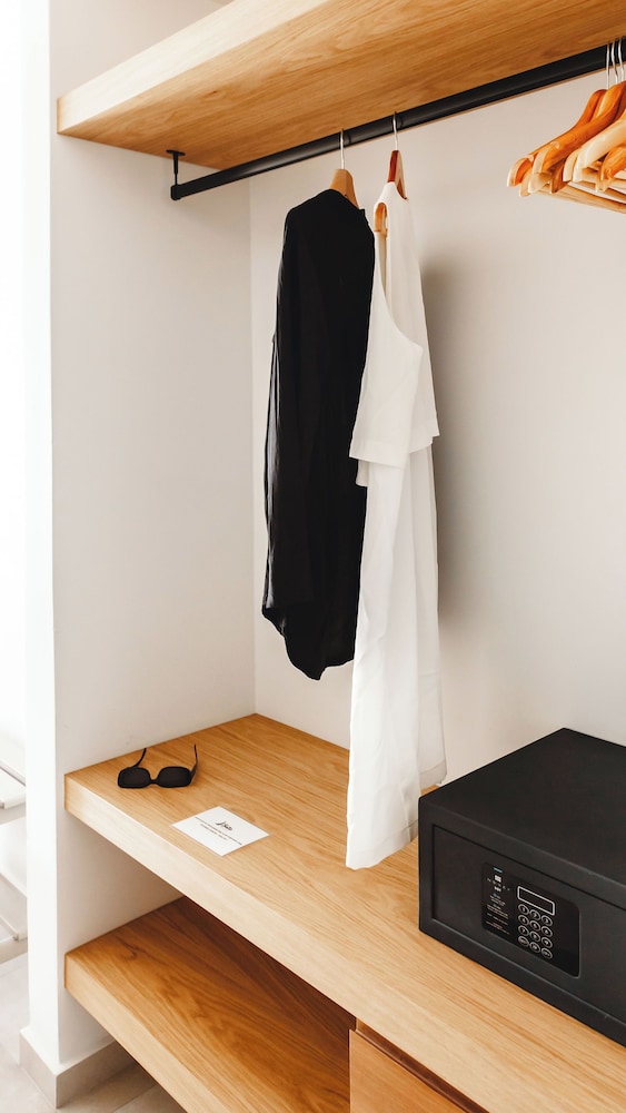 Batis Aero Beachfront Wellbeing Hotel — Hotel rooms in Rethymnon