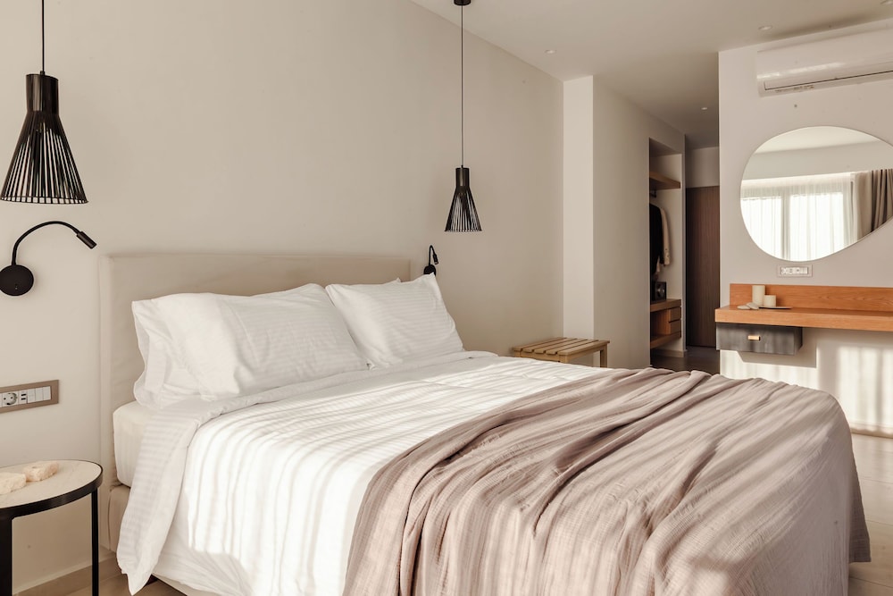 Batis Aero Beachfront Wellbeing Hotel — Hotel rooms in Rethymnon