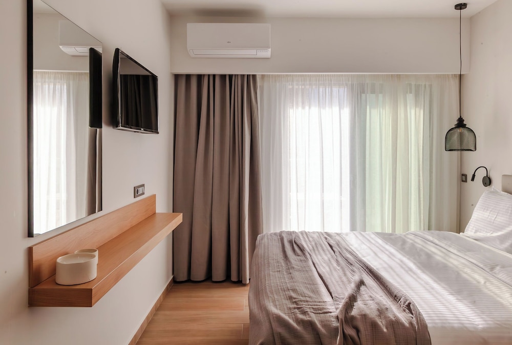 Batis Aero Beachfront Wellbeing Hotel — Hotel rooms in Rethymnon