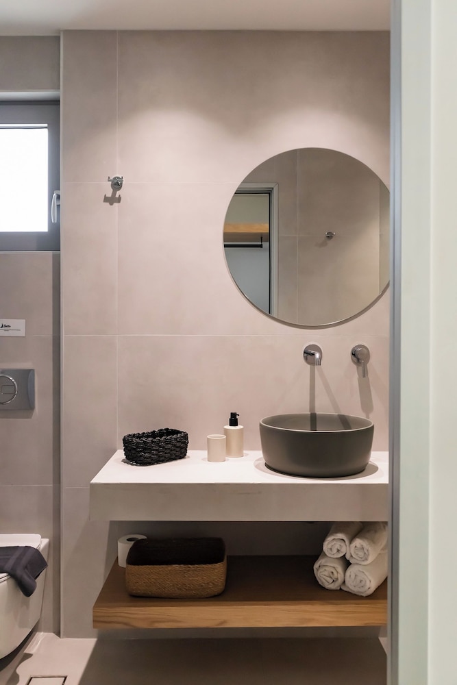 Batis Aero Beachfront Wellbeing Hotel — Hotel rooms in Rethymnon