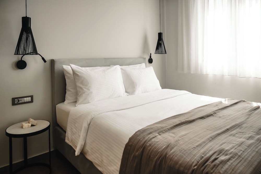 Batis Aero Beachfront Wellbeing Hotel — Hotel rooms in Rethymnon