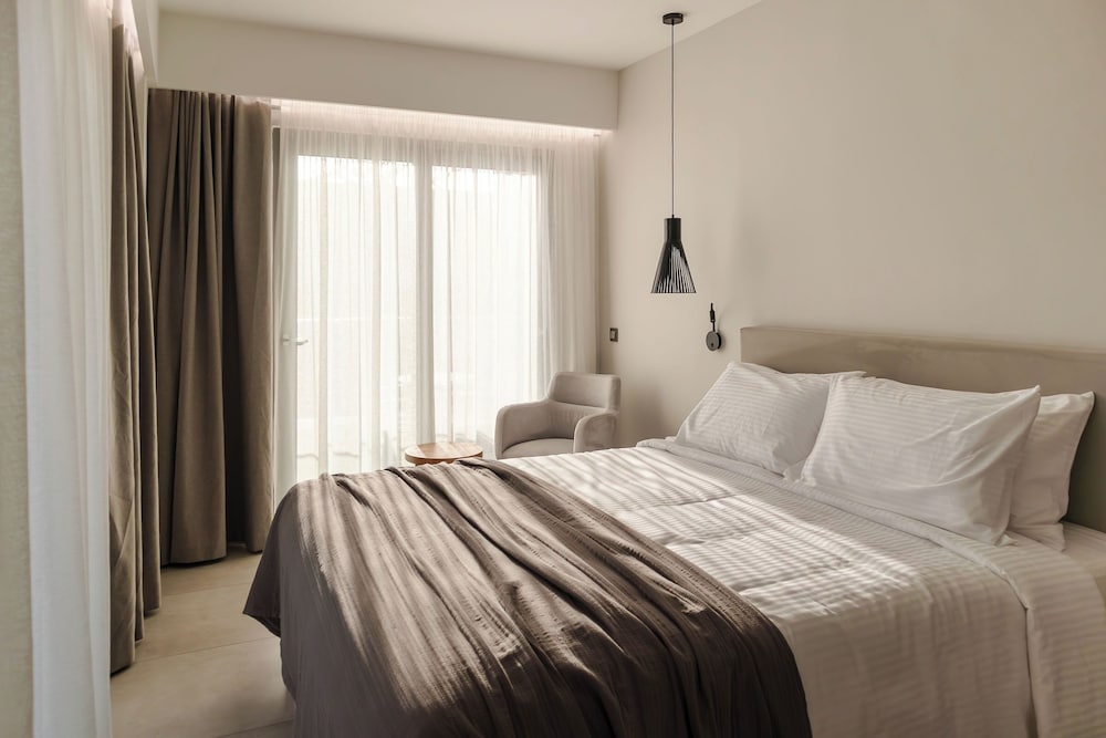 Batis Aero Beachfront Wellbeing Hotel — Hotel rooms in Rethymnon