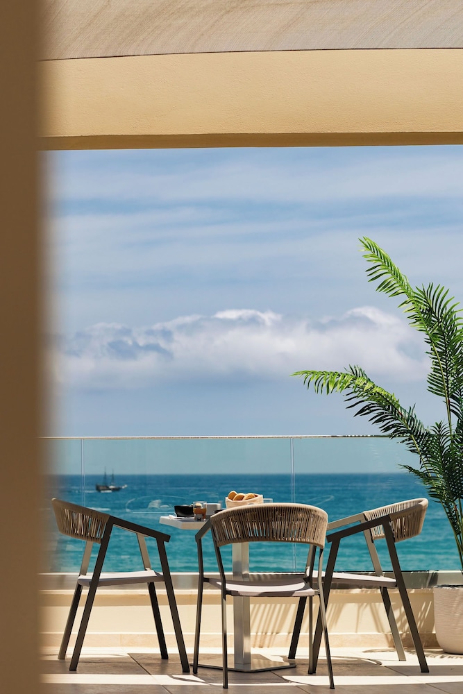 Batis Aero Beachfront Wellbeing Hotel — Hotel rooms in Rethymnon