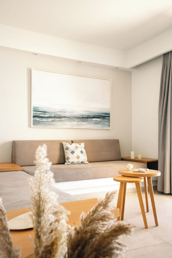 Batis Aero Beachfront Wellbeing Hotel — Hotel rooms in Rethymnon