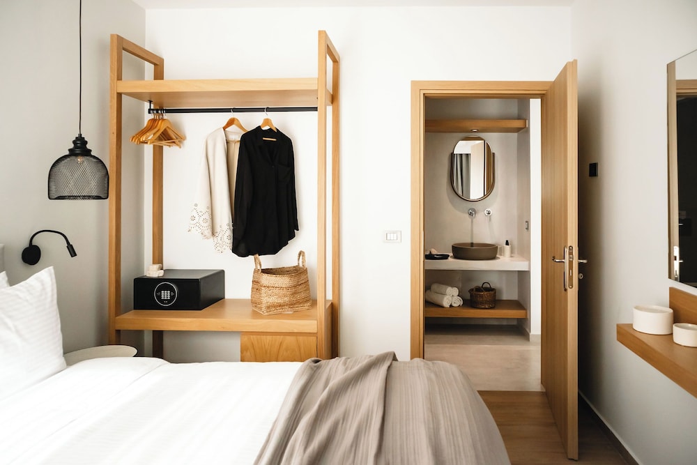 Batis Aero Beachfront Wellbeing Hotel — Hotel rooms in Rethymnon