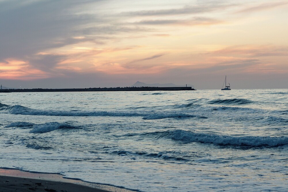Batis Aero Beachfront Wellbeing Hotel — Beach in Rethymnon