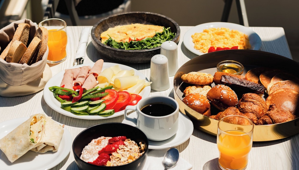 Batis Aero Beachfront Wellbeing Hotel — Restaurant & bars in Rethymnon