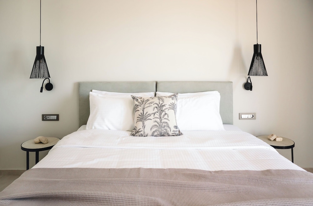Batis Aero Beachfront Wellbeing Hotel — Hotel rooms in Rethymnon