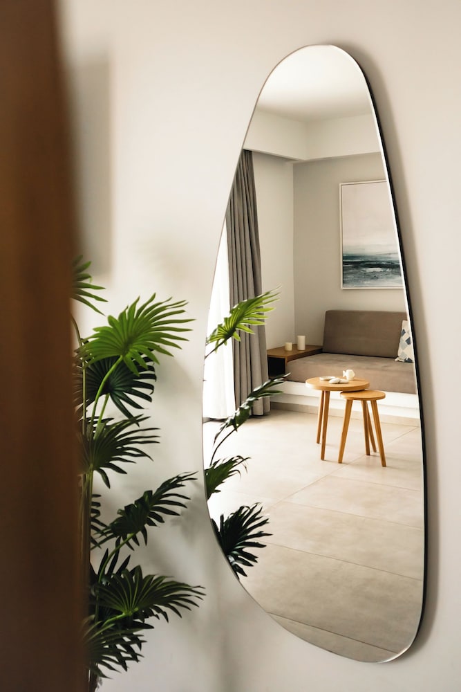 Batis Aero Beachfront Wellbeing Hotel — Hotel rooms in Rethymnon