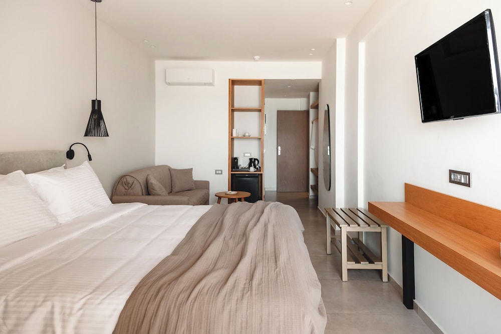 Batis Aero Beachfront Wellbeing Hotel — Hotel rooms in Rethymnon