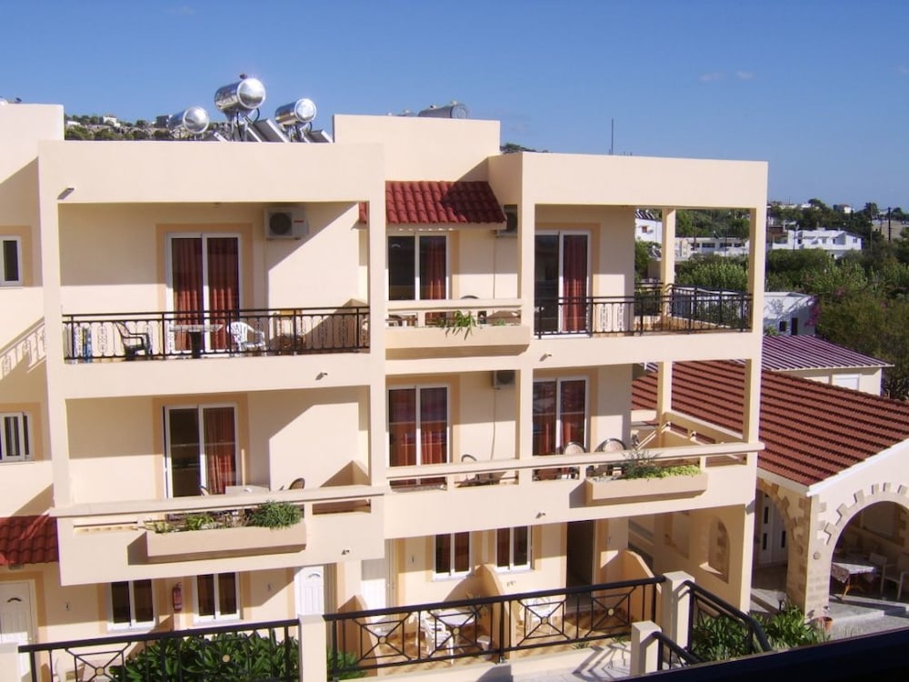 Summer Memories Hotel Apartments — Hotel building in Pefkos, South Aegean