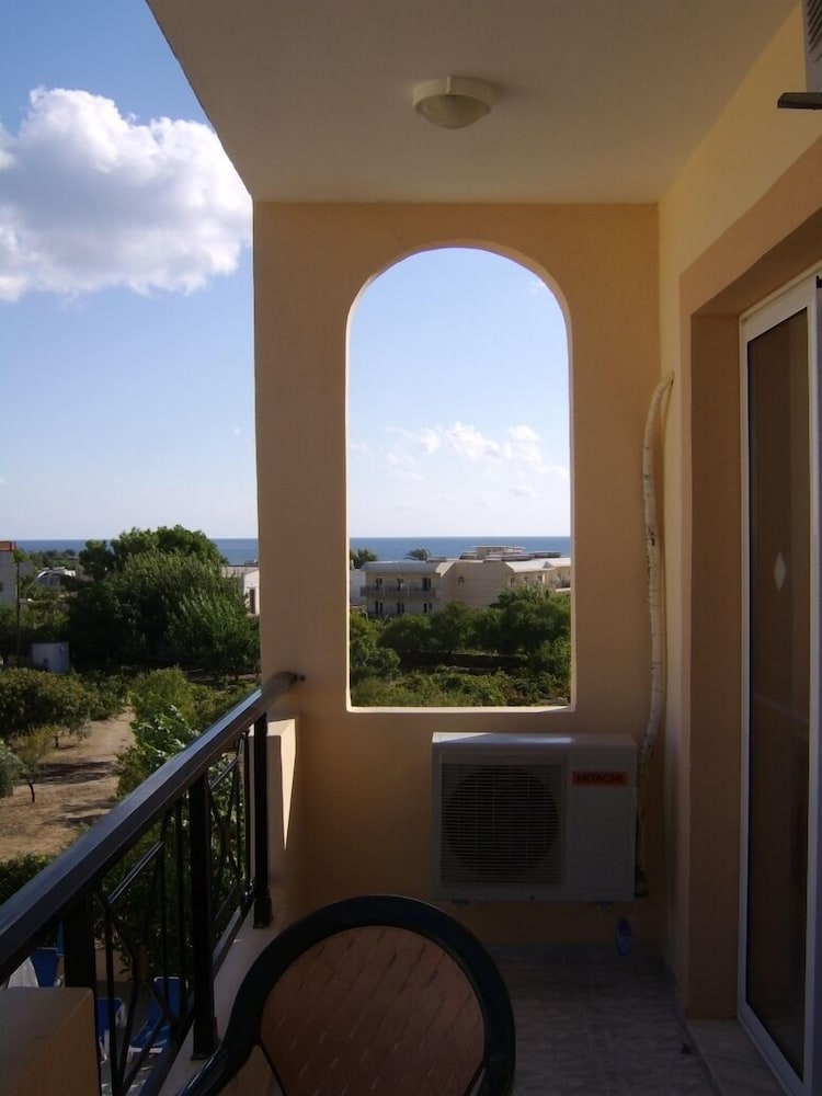 Summer Memories Hotel Apartments — Hotel building in Pefkos, South Aegean