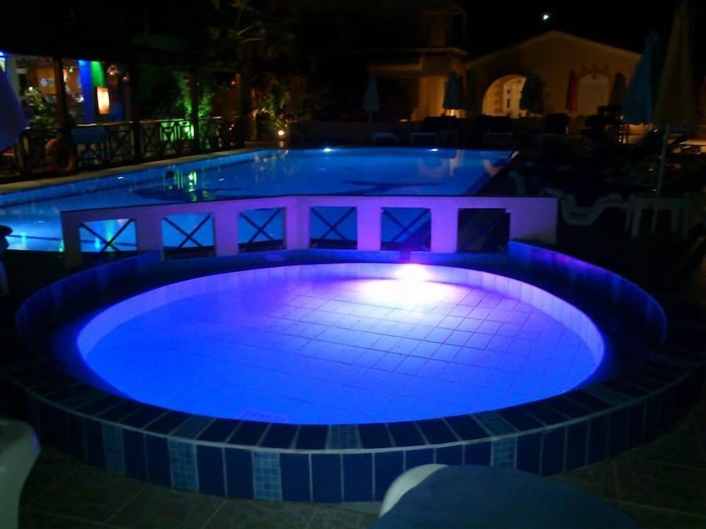 Summer Memories Hotel Apartments — Swimming pool in Pefkos, South Aegean