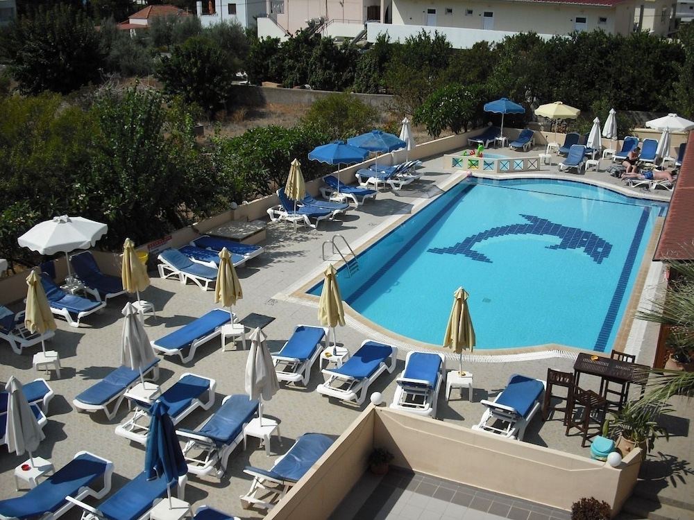 Summer Memories Hotel Apartments — Swimming pool in Pefkos, South Aegean