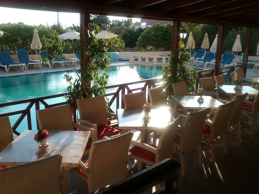 Summer Memories Hotel Apartments — Restaurant & bars in Pefkos, South Aegean