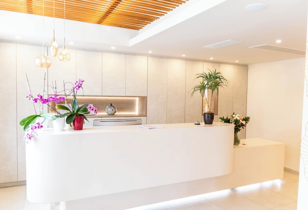 Sellada Beach — Hotel building in Perissa, South Aegean
