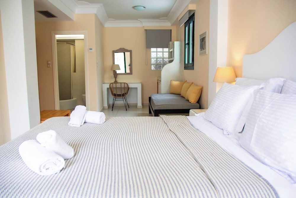 Sellada Beach — Hotel rooms in Perissa, South Aegean