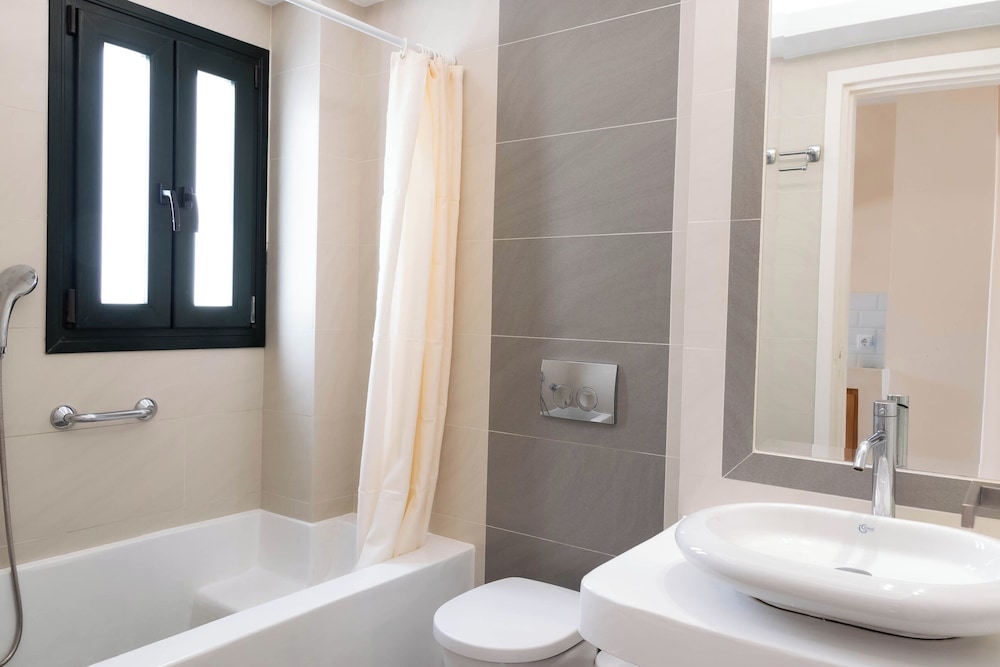 Sellada Beach — Hotel rooms in Perissa, South Aegean