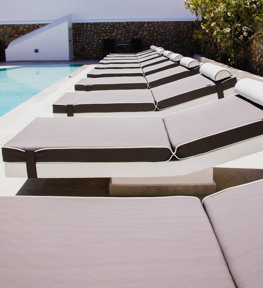 Sellada Beach — Swimming pool in Perissa, South Aegean
