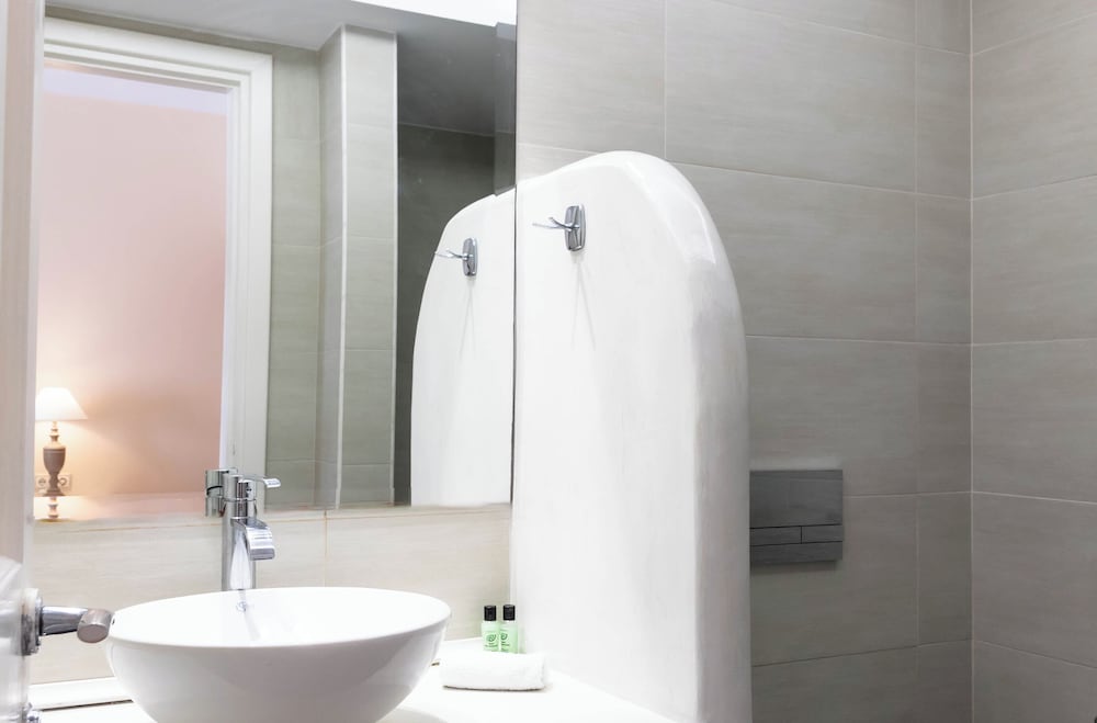 Sellada Beach — Hotel rooms in Perissa, South Aegean