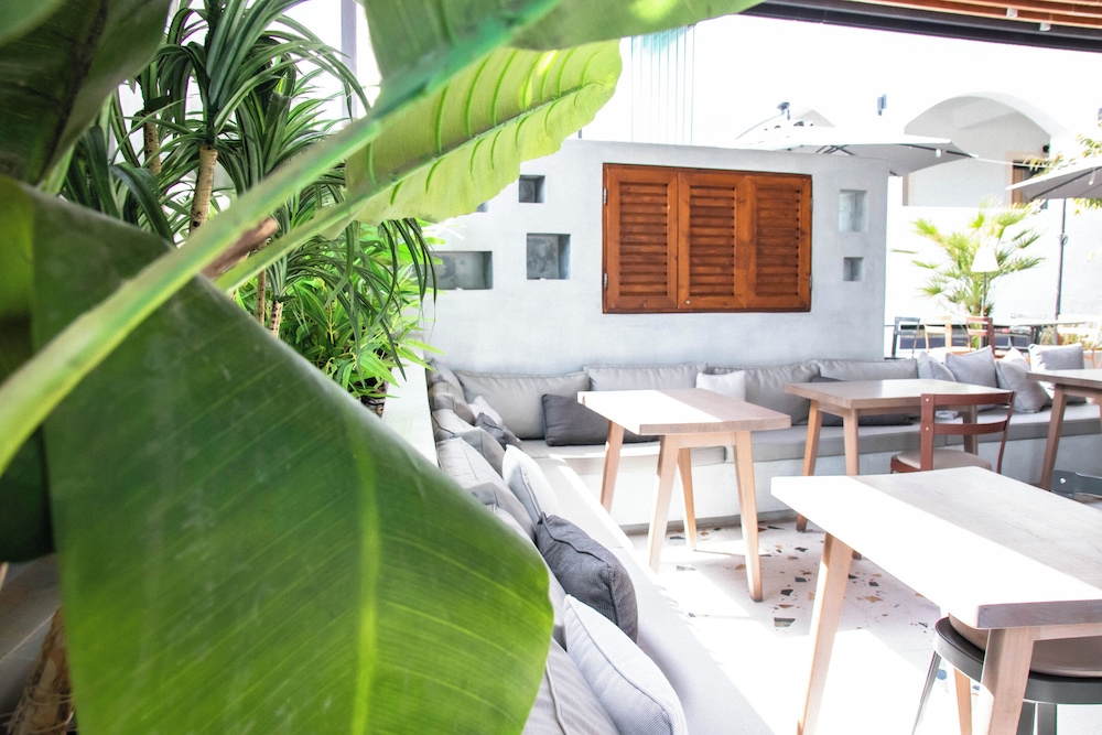 Sellada Beach — Restaurant & bars in Perissa, South Aegean