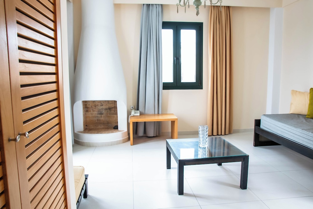 Sellada Beach — Hotel rooms in Perissa, South Aegean