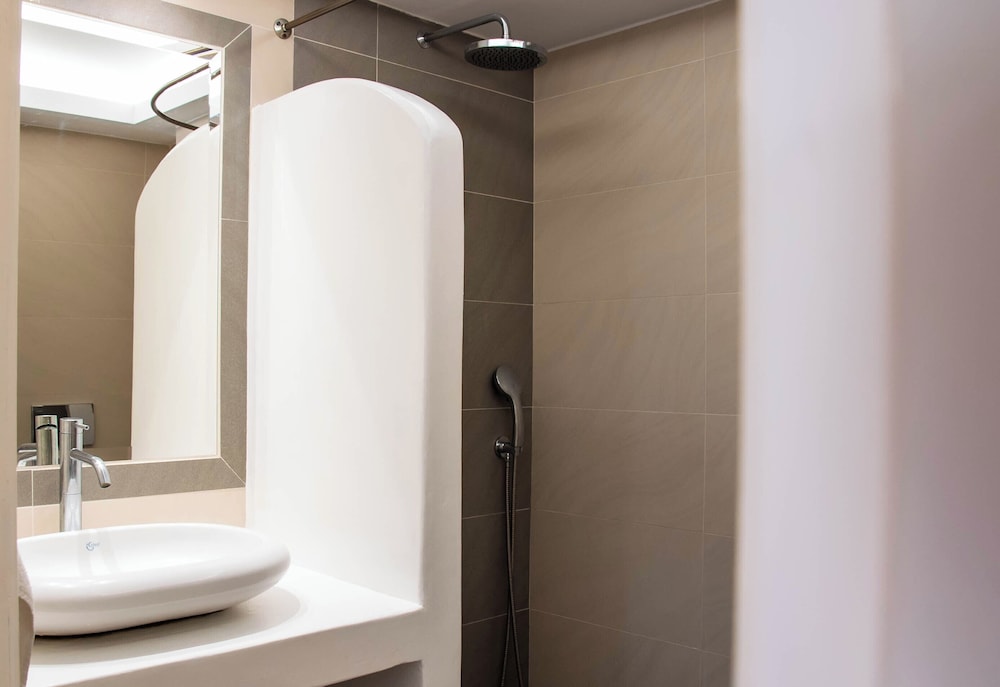 Sellada Beach — Hotel rooms in Perissa, South Aegean