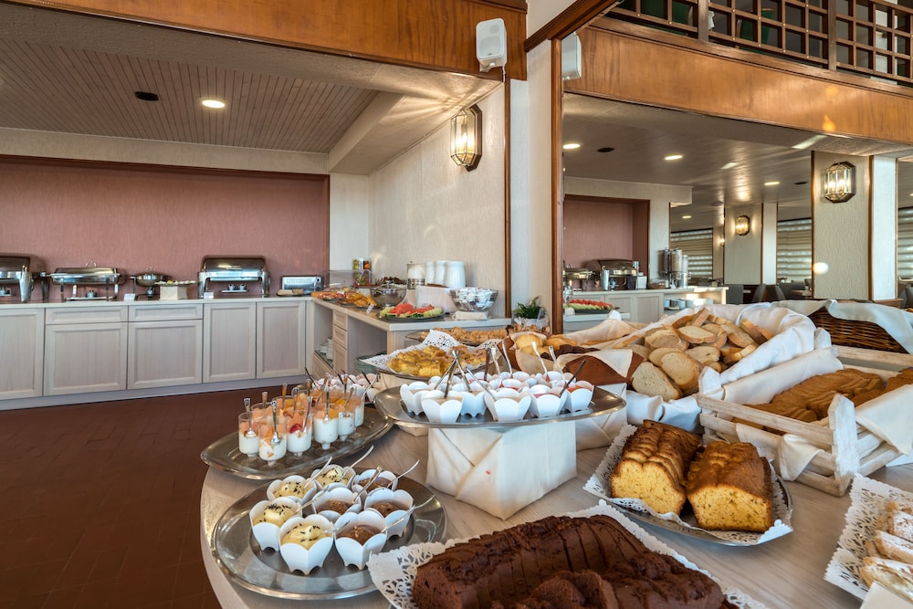 Hotel Strada Marina — Restaurant & bars in Zante Town, Ionian Islands